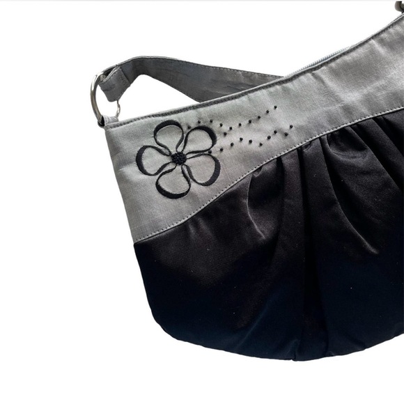 Silver and Black Satin Baguette Bag by Jak’s with flower embroidery details - Picture 6 of 6